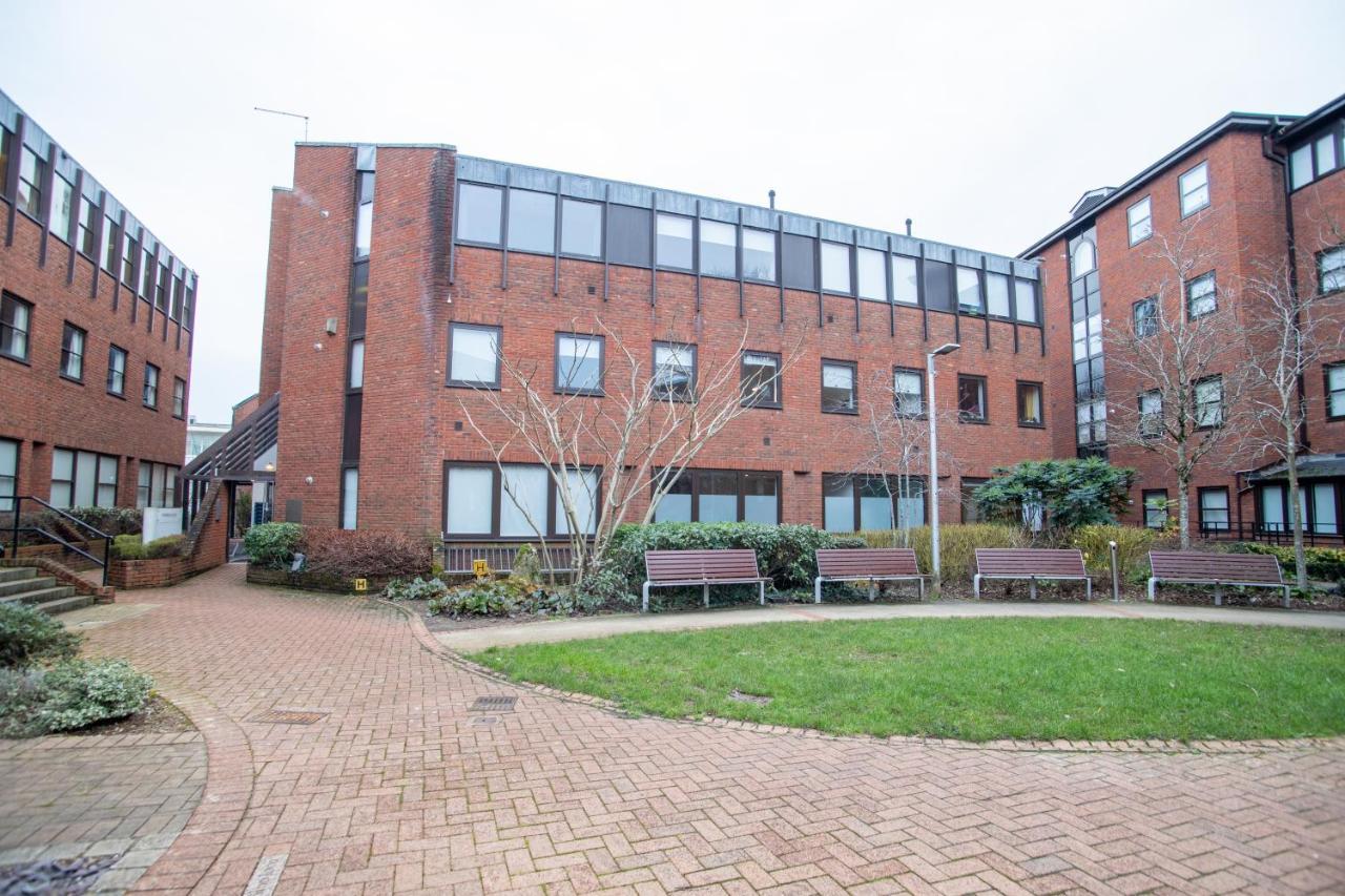 Pembroke House Apartments Exeter For Families Business Relocation Free Parking Luaran gambar