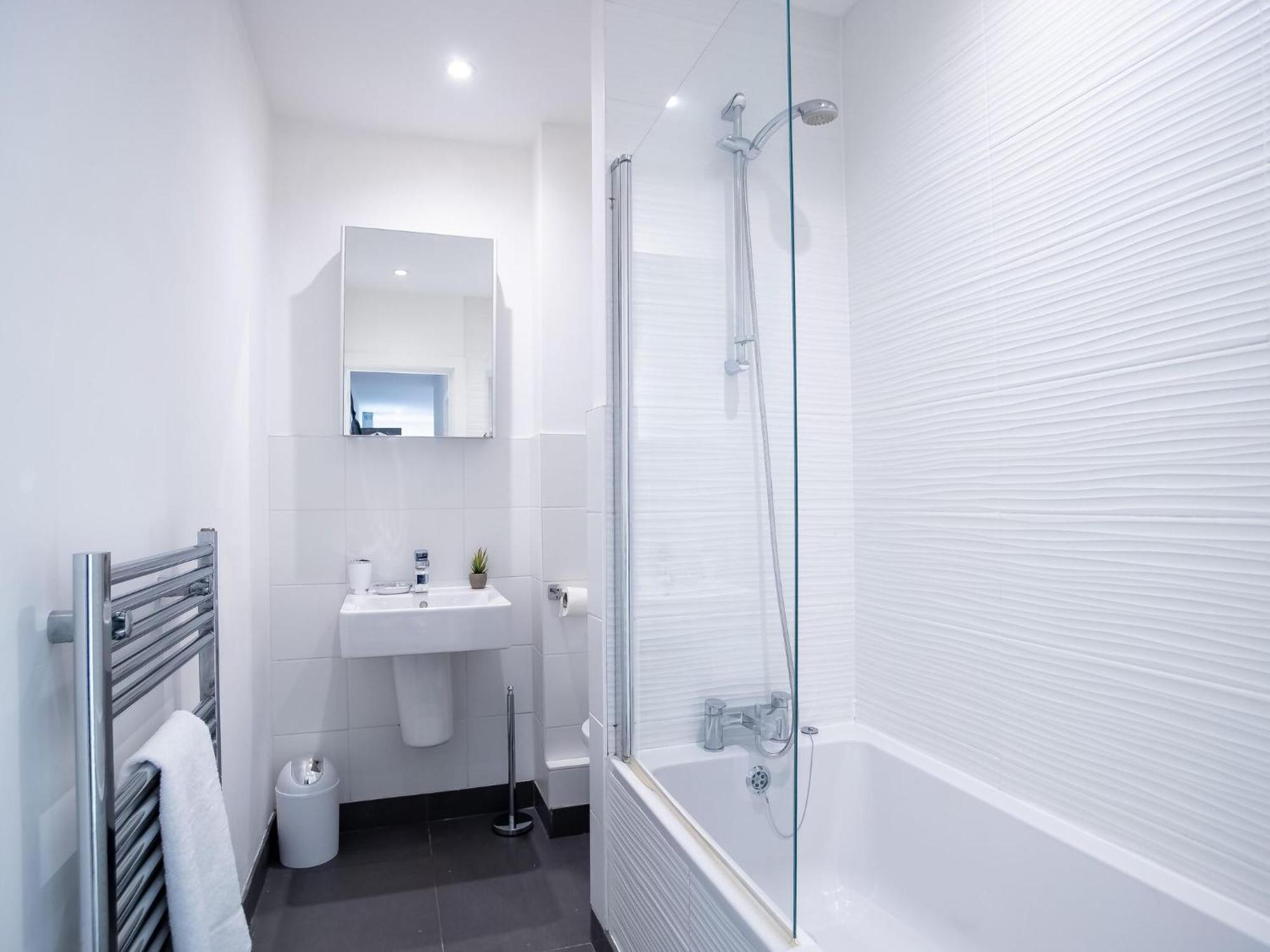 Pembroke House Apartments Exeter For Families Business Relocation Free Parking Luaran gambar