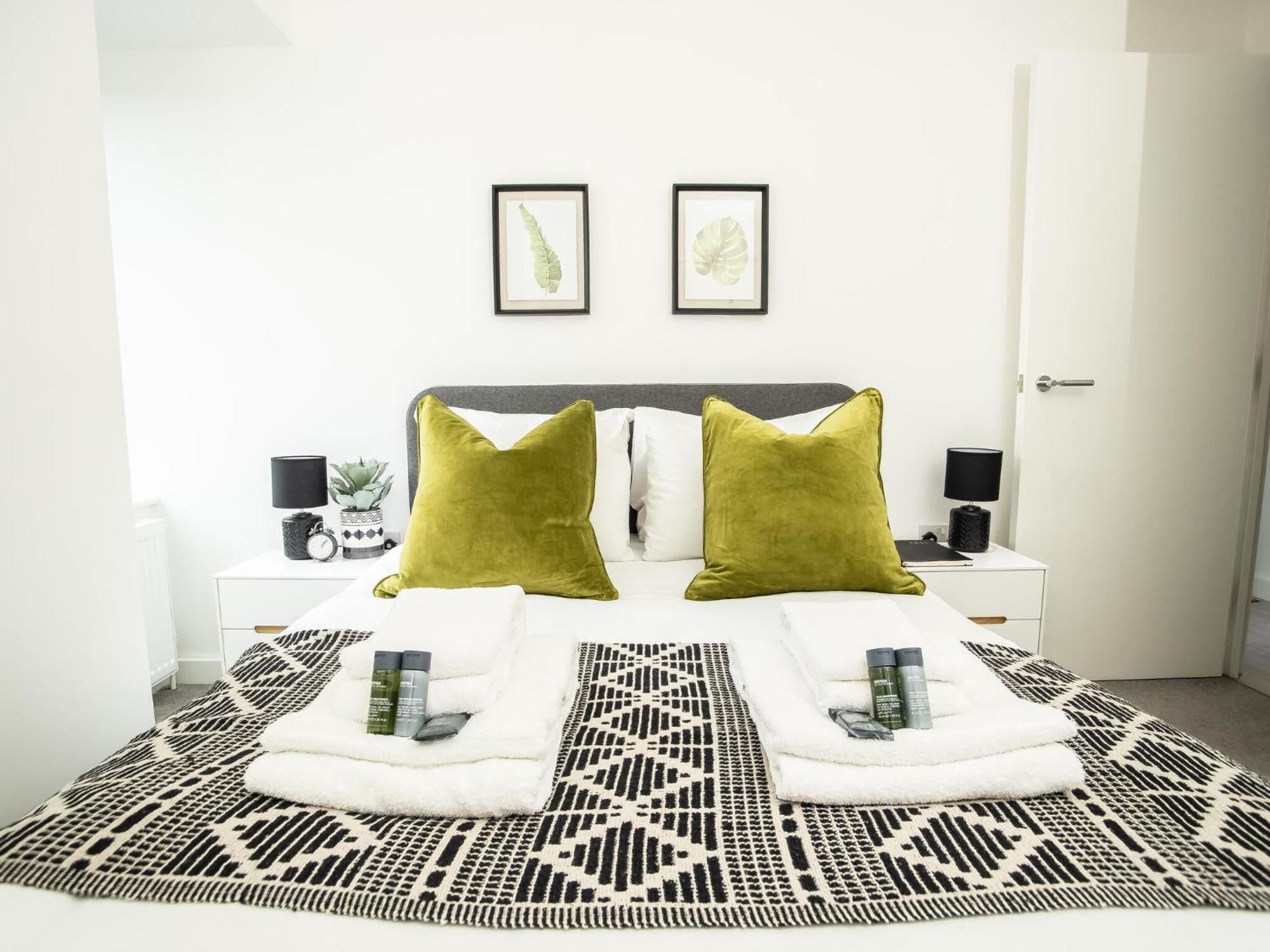 Pembroke House Apartments Exeter For Families Business Relocation Free Parking Luaran gambar