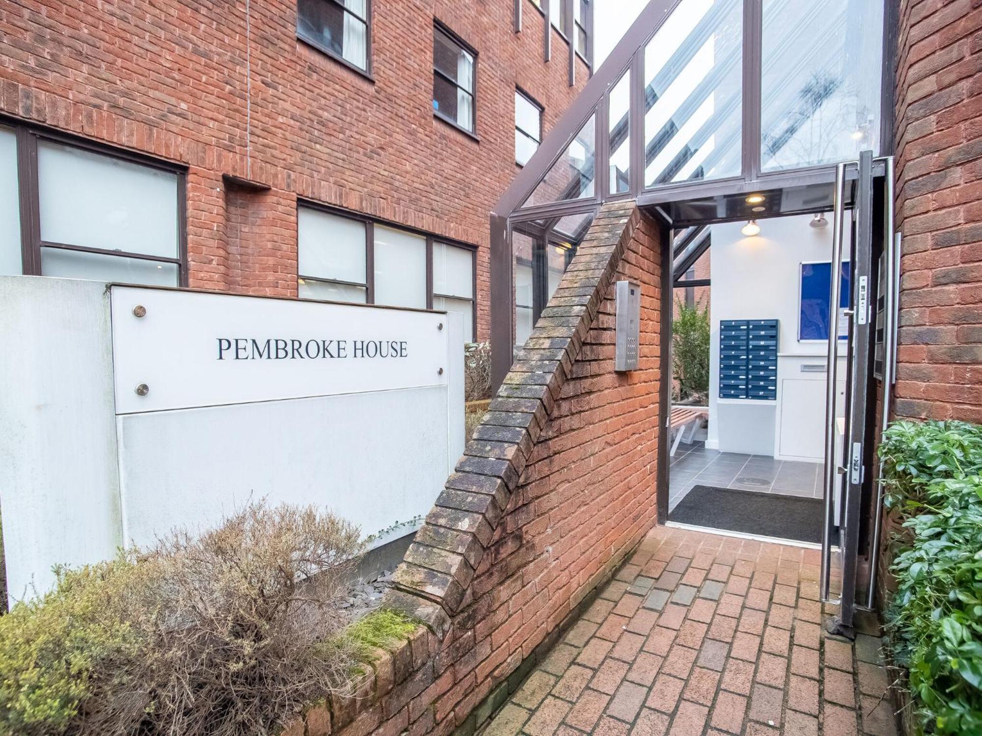 Pembroke House Apartments Exeter For Families Business Relocation Free Parking Luaran gambar